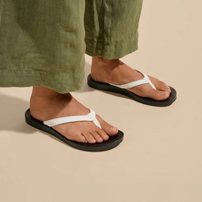 OLUKAI - UIKI (WOMENS) | BRIGHT WHITE/LAVA ROCK