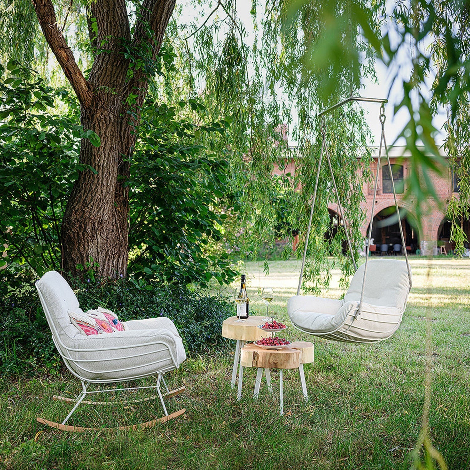 freifrau | leyasol outdoor lounge swing seat | lopi beldi + traffic white frame
