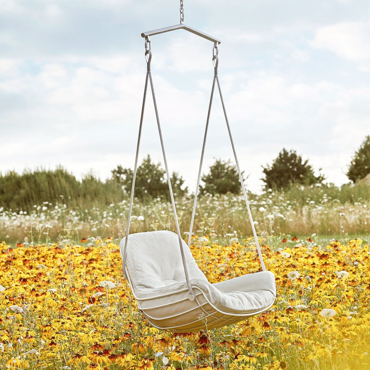 freifrau | leyasol outdoor lounge swing seat | lopi beldi + traffic white frame