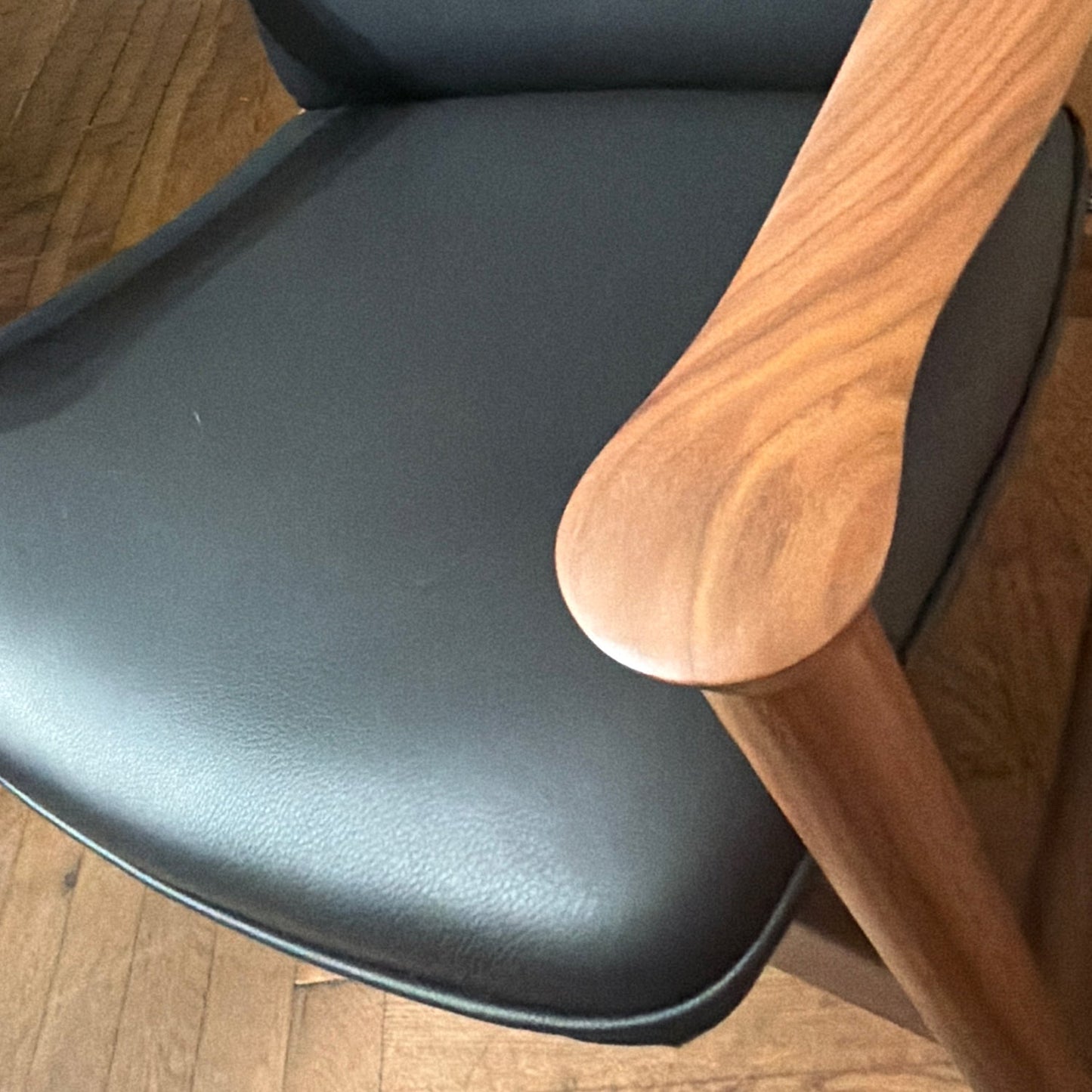 lk hjelle | modell 711 | walnut matt | prescott black ink