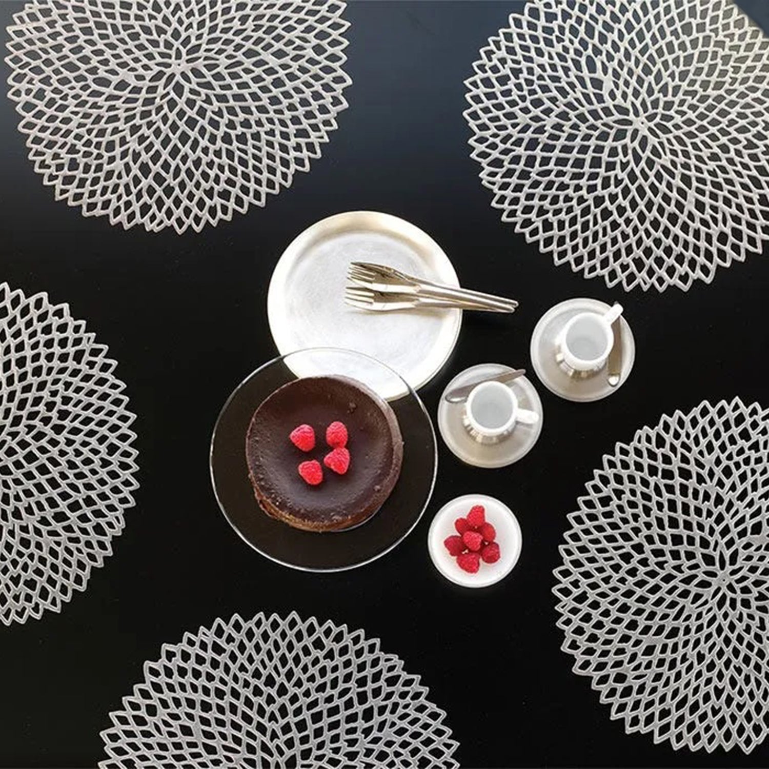 chilewich | placemat round | dahlia gunmetal ~ DC