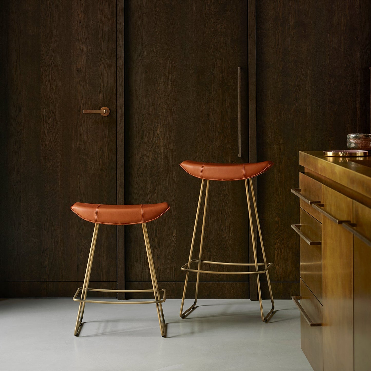 freifrau | kya kitchen stool 63cm | cairo ebony (black) leather + black wire frame