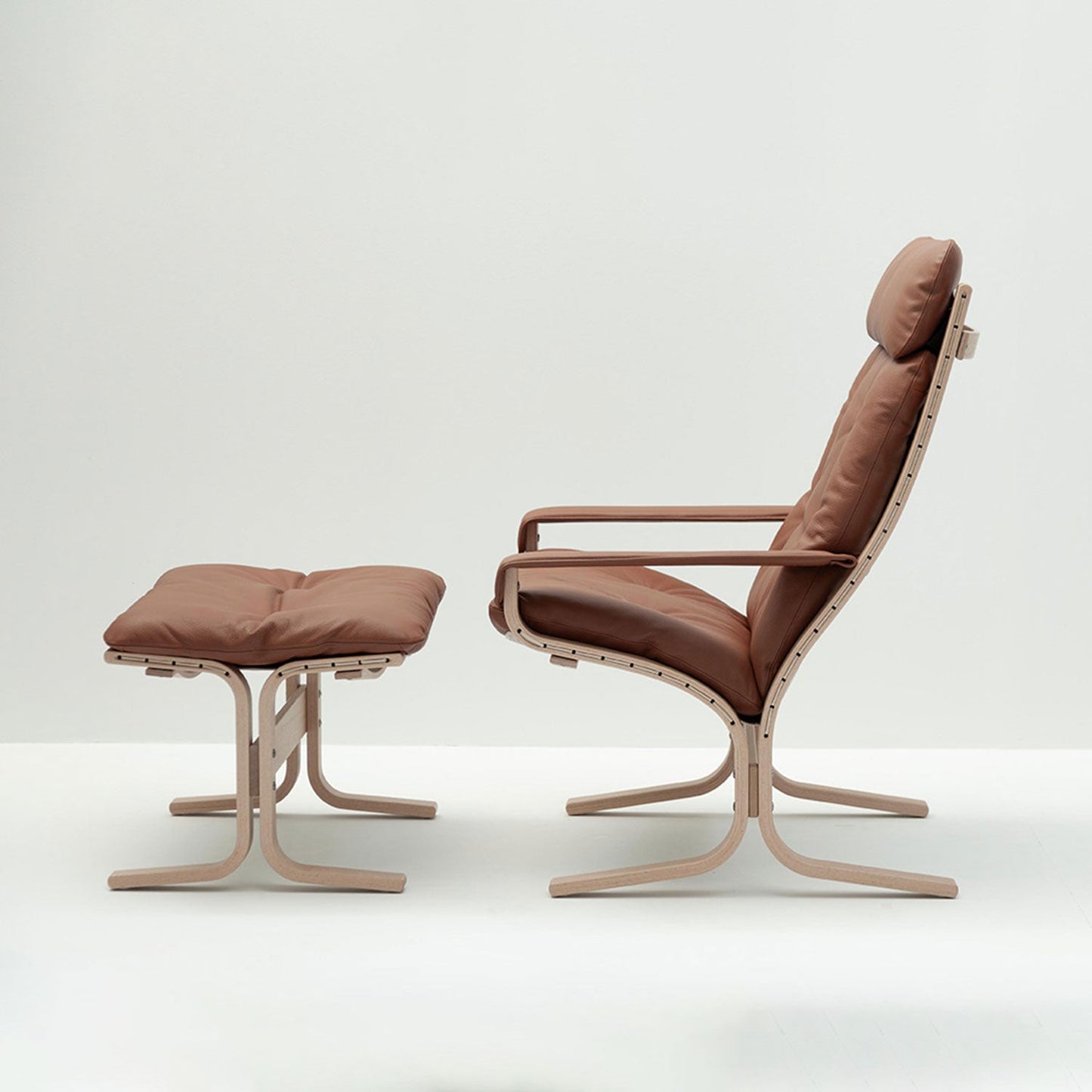 hjelle | siesta classic 301 chair | high back with arms | oak + rustical tan leather