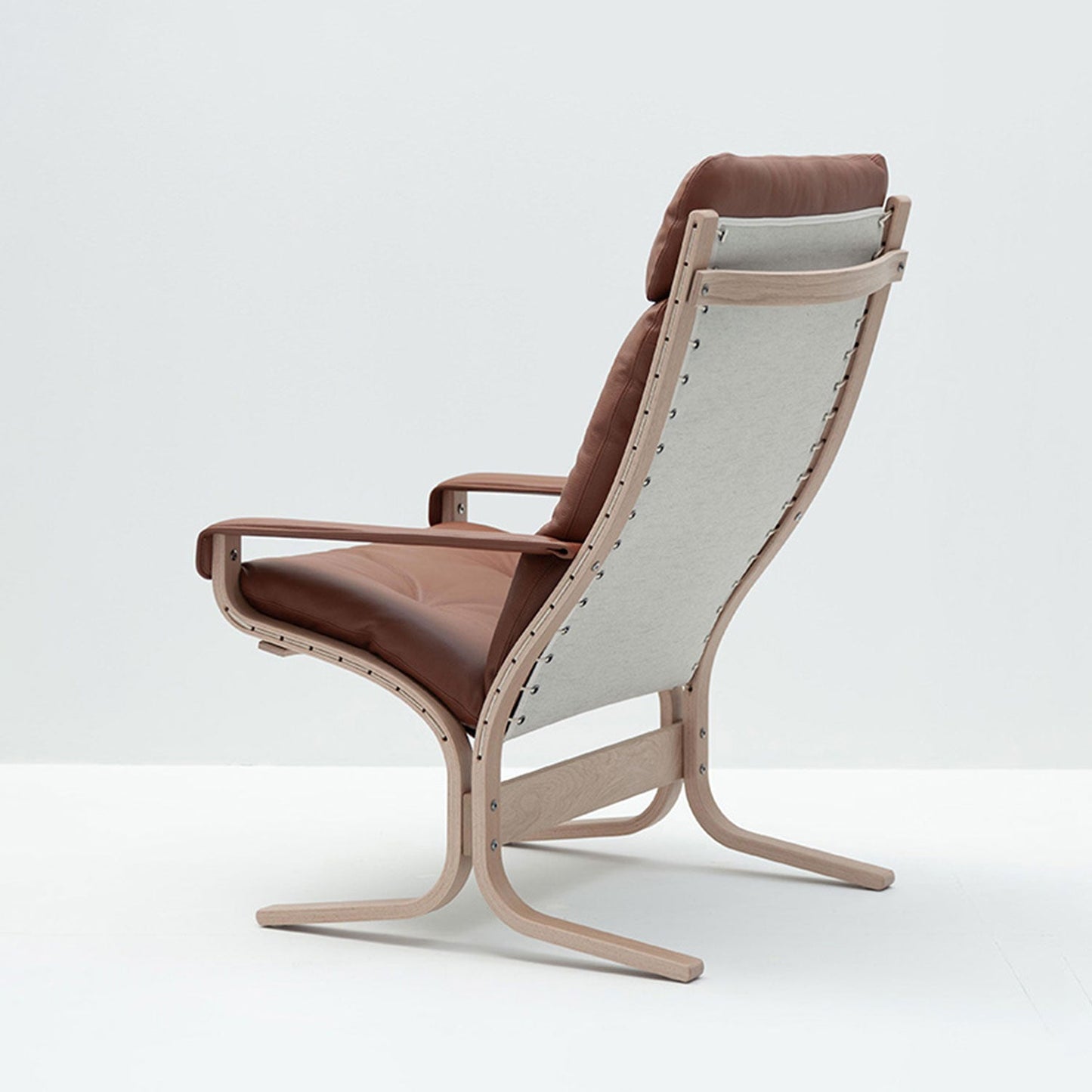 hjelle | siesta classic 301 chair | high back with arms | oak + rustical tan leather