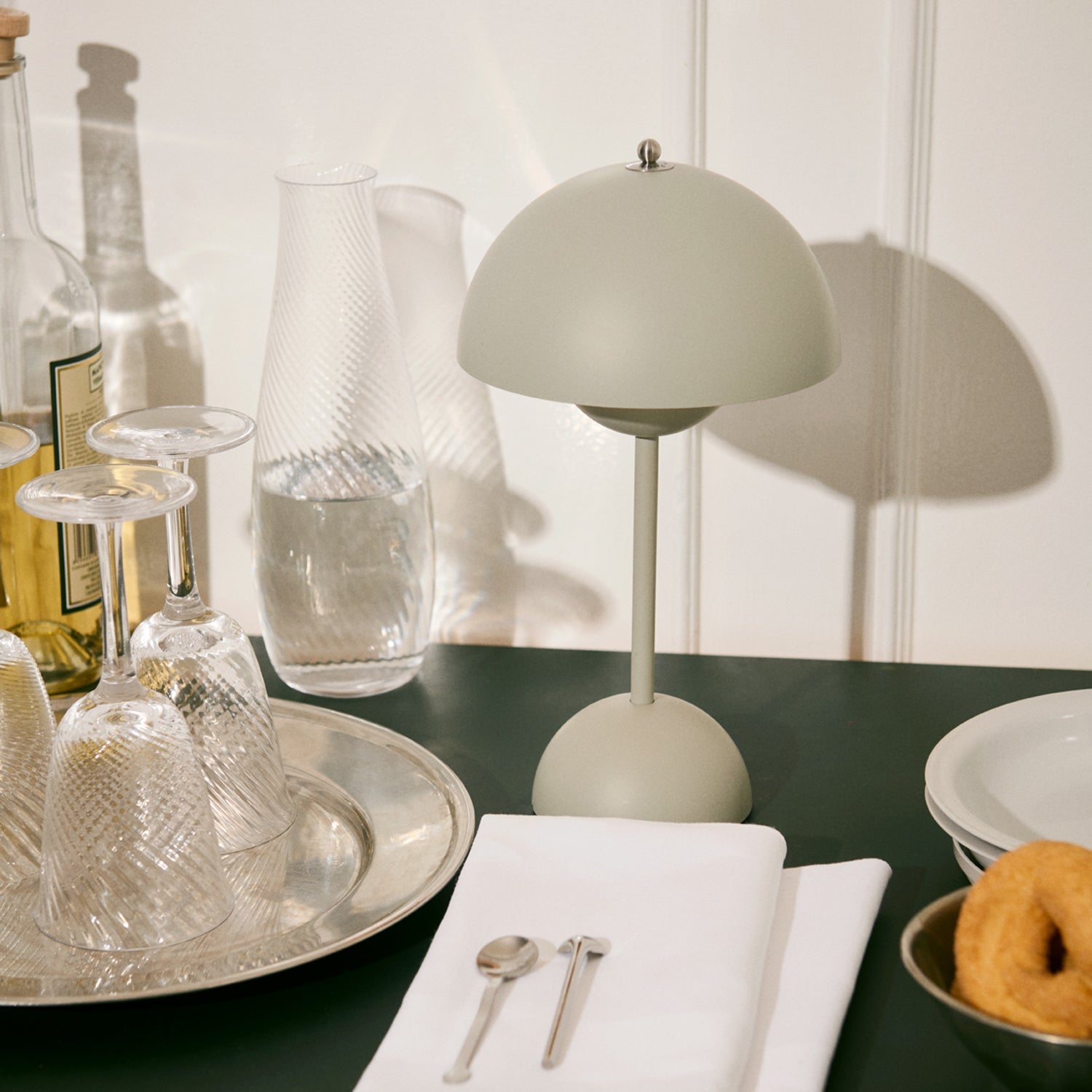 &tradition | flowerpot VP9 portable lamp | matte light grey